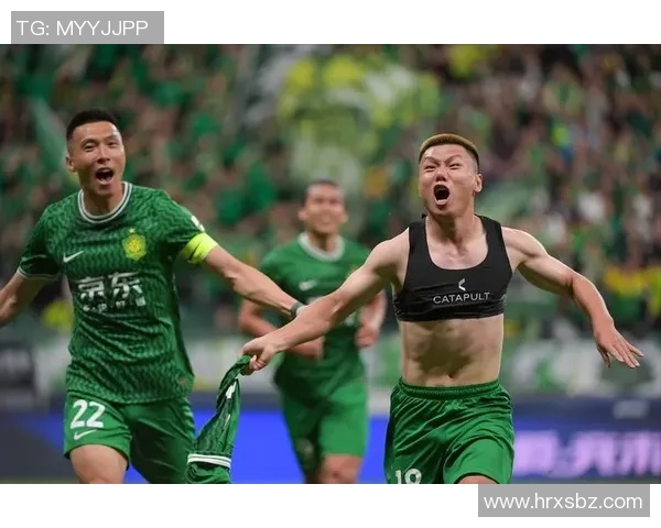 足球明星高清横版照片展现球场风采与激情瞬间的完美捕捉 足球明星高清横版照片展现球场风采与激情瞬间的完美捕捉